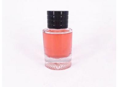 bottiglia di profumo rotonda rosa