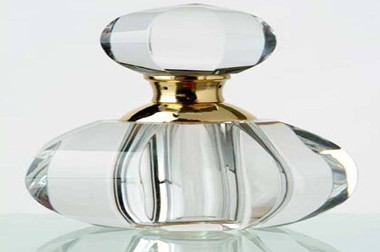 design della bottiglia di profumo di vetro